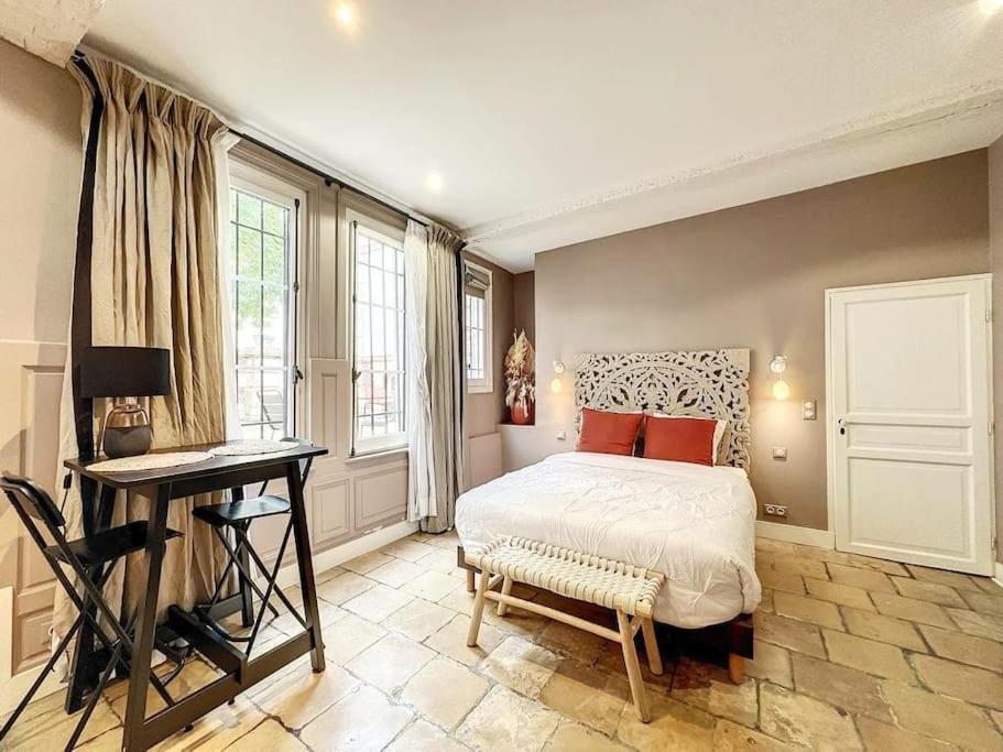 Apartment Sibille : Elegance In The Heart Of The *